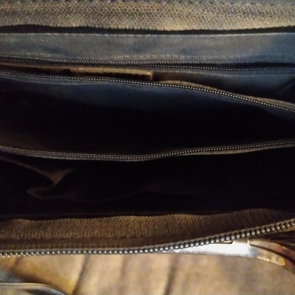 BEIJO LONDON PARIS NEW YORK PATENT PURSE - Picture 7 of 7